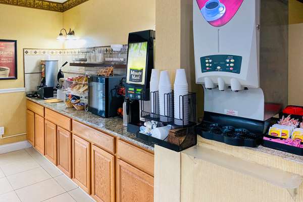 Amenities - Econo Lodge Inn & Suites Old Saybrook - I-95, Exit 66
