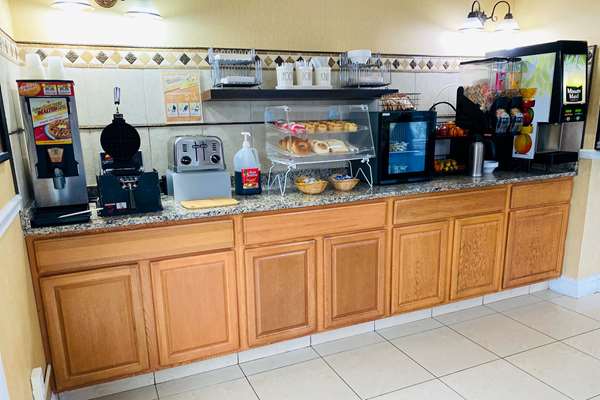 Amenities - Econo Lodge Inn & Suites Old Saybrook - I-95, Exit 66