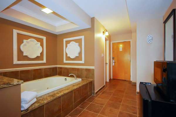 Suite - Econo Lodge Inn & Suites Old Saybrook - I-95, Exit 66