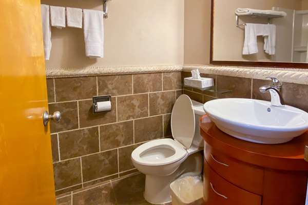 Suite - Econo Lodge Inn & Suites Old Saybrook - I-95, Exit 66