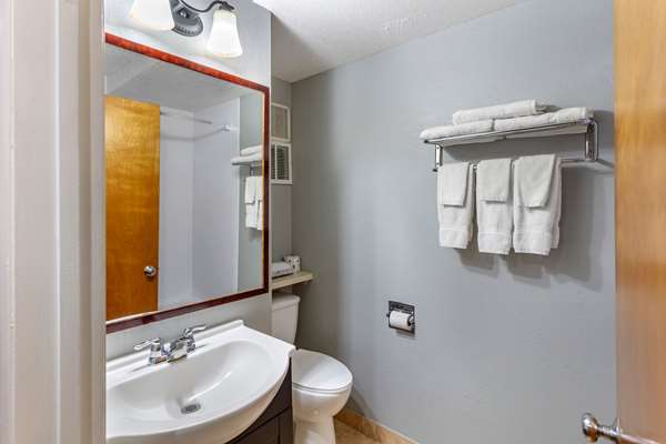 Suite - Econo Lodge Inn & Suites Old Saybrook - I-95, Exit 66