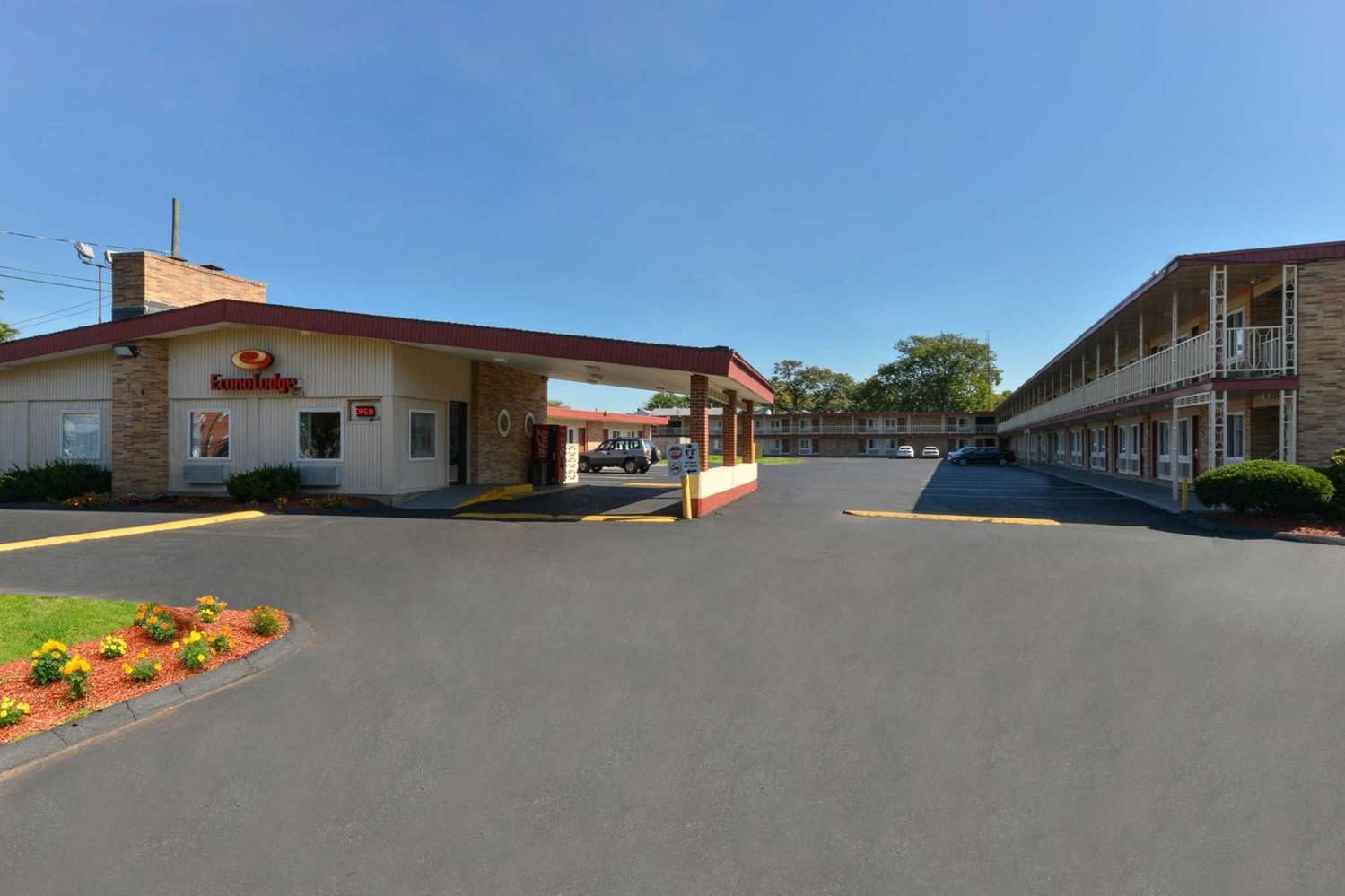 Econo Lodge East Hartford, CT - See Discounts