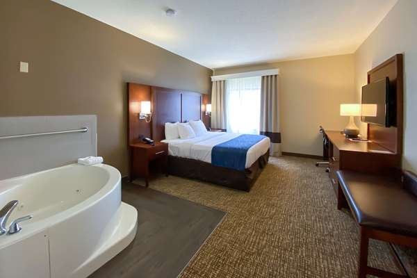 Suite - Comfort Inn East Windsor - I-91, Exit 45