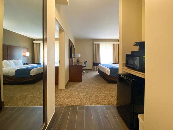 Suite - Comfort Inn East Windsor - I-91, Exit 45