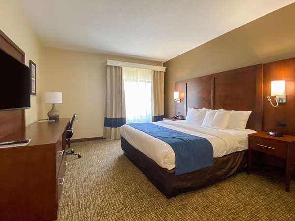 Suite - Comfort Inn East Windsor - I-91, Exit 45