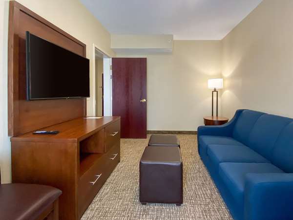 Suite - Comfort Inn East Windsor - I-91, Exit 45