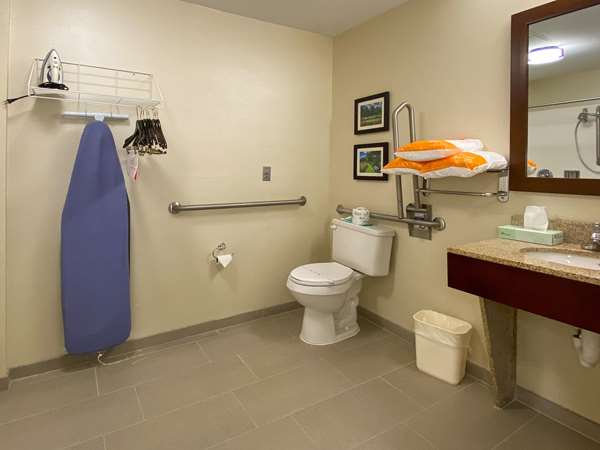 Suite - Comfort Inn East Windsor - I-91, Exit 45