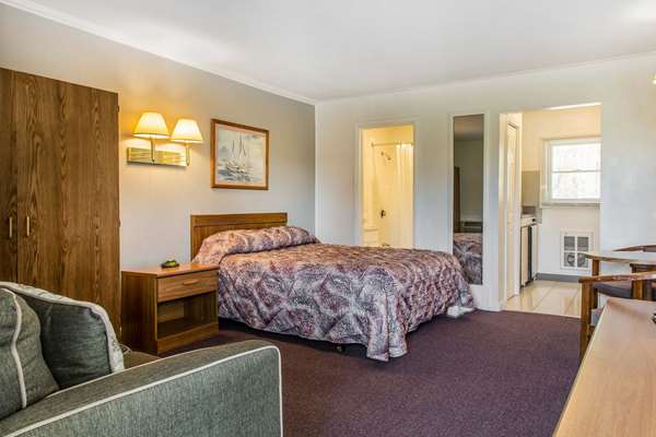  - Rodeway Inn Waterford - I-95, Exit 81