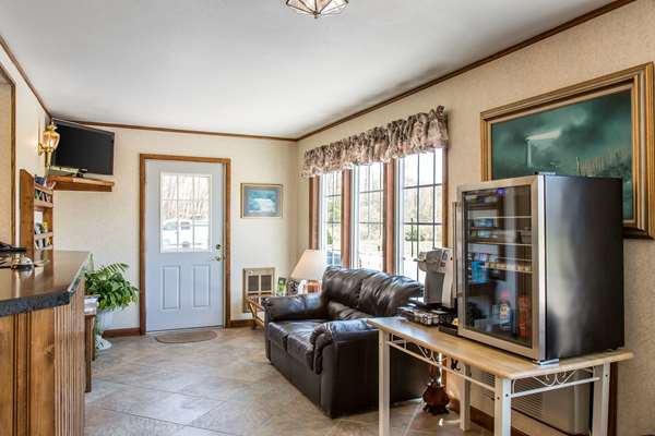 Amenities - Rodeway Inn Waterford - I-95, Exit 81