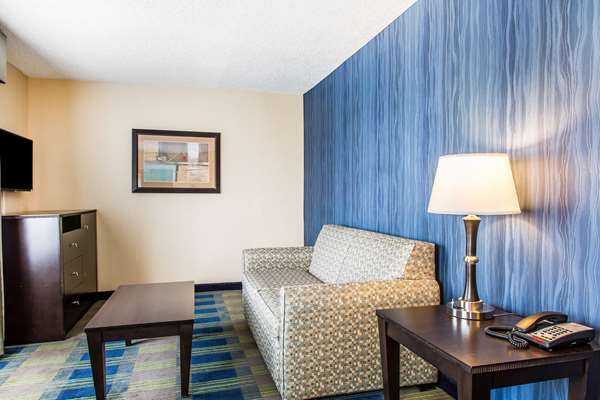  - Comfort Inn & Suites Meriden - I-91, Exit 16