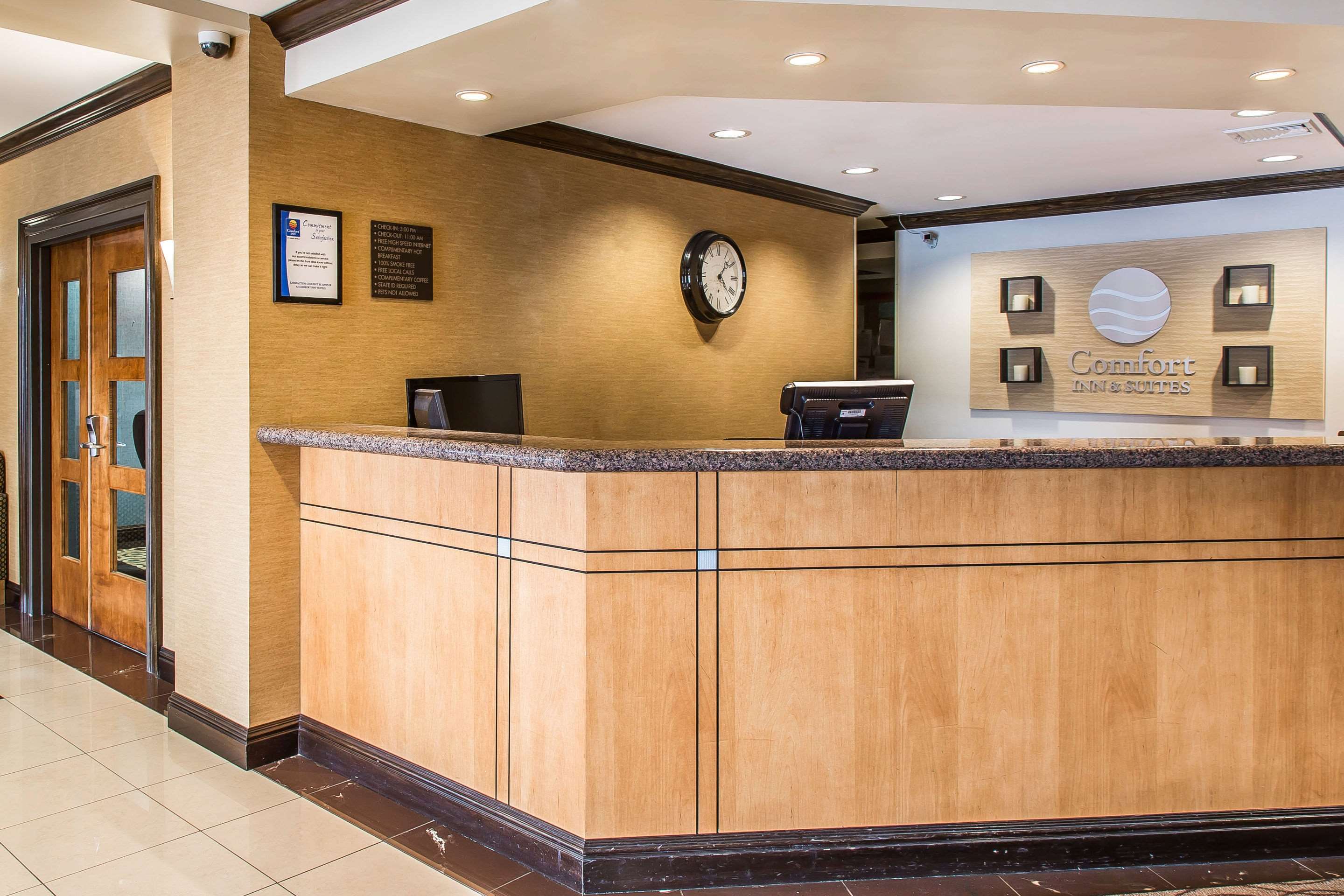 Hotel lobby | Comfort Inn & Suites