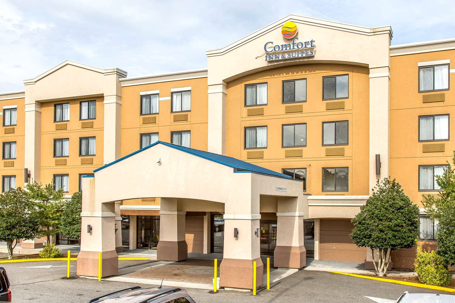 Comfort Inn & Suites Meriden, CT See Discounts