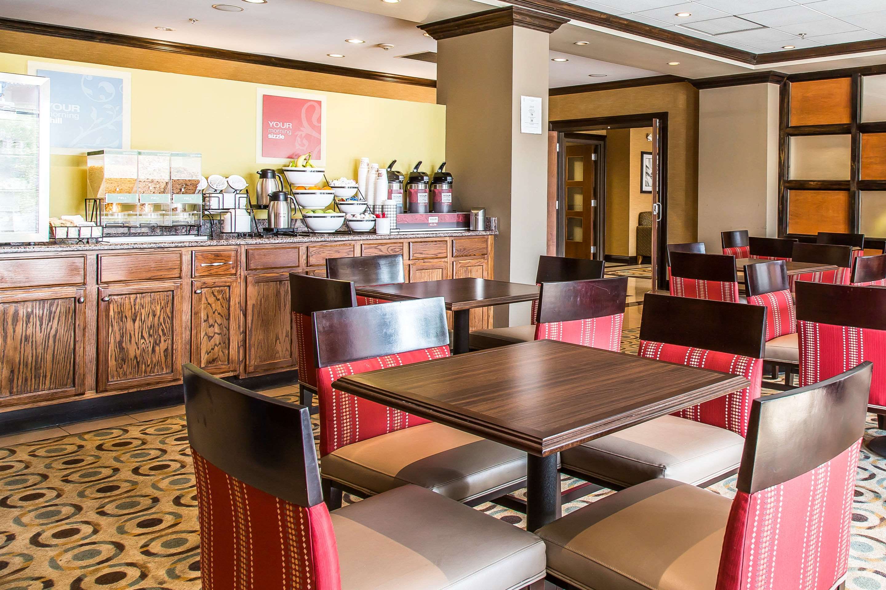 Breakfast area | Comfort Inn & Suites