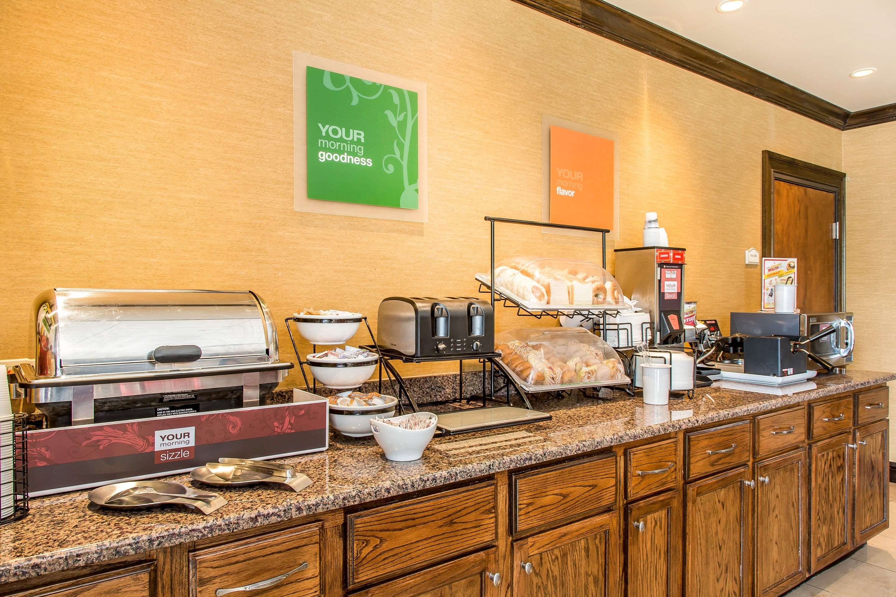 Breakfast area | Comfort Inn & Suites