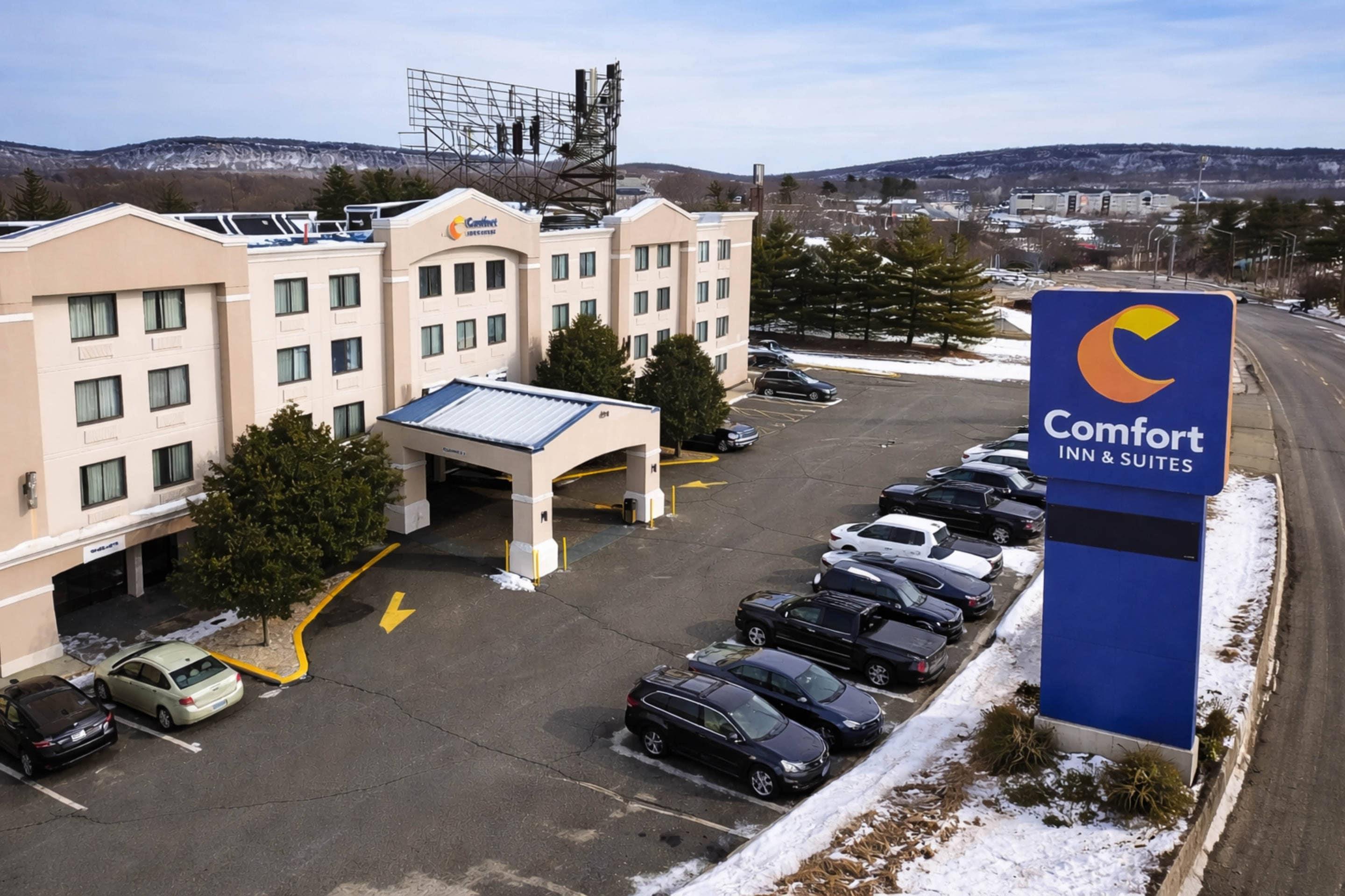 Hotel exterior | Comfort Inn & Suites