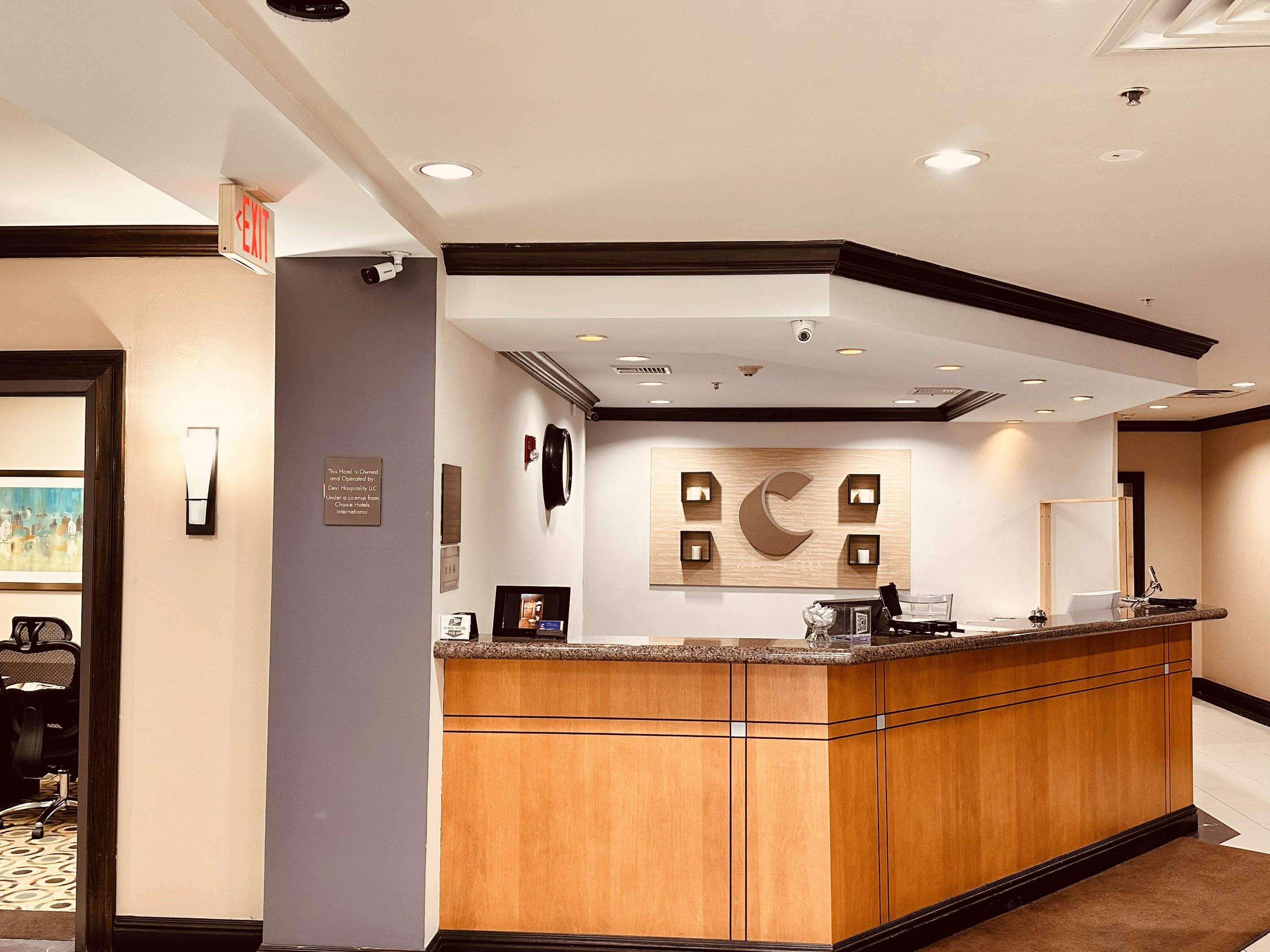 Front desk | Comfort Inn & Suites