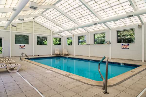 Pool - Quality Inn & Suites Danbury