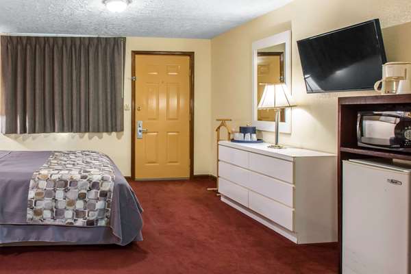 Suite - Rodeway Inn Branford - I-95, Exit 56