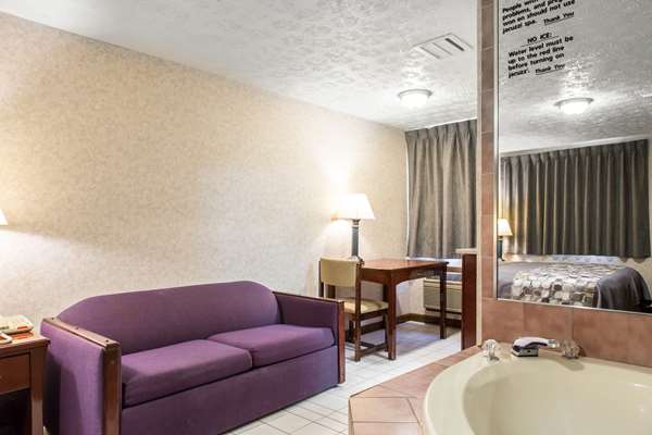  - Rodeway Inn Branford - I-95, Exit 56