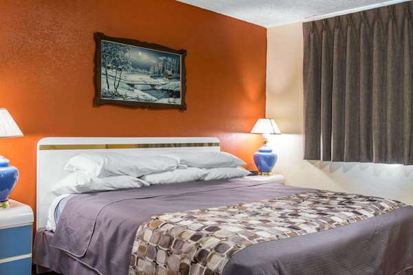 Suite - Rodeway Inn Branford - I-95, Exit 56