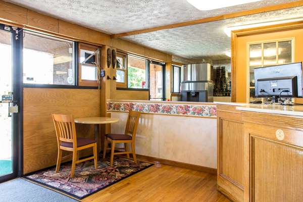  - Rodeway Inn Branford - I-95, Exit 56