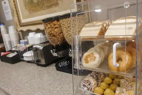 Amenities - Econo Lodge Milldale - I-84, Exit 28