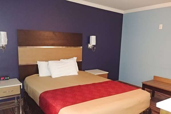  - Econo Lodge Milldale - I-84, Exit 28