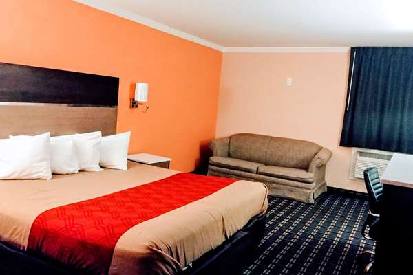  - Econo Lodge Milldale - I-84, Exit 28