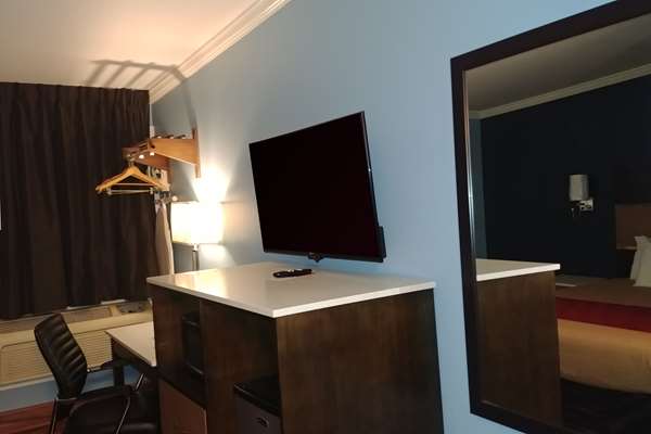  - Econo Lodge Milldale - I-84, Exit 28