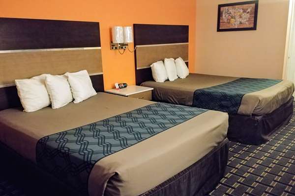  - Econo Lodge Milldale - I-84, Exit 28