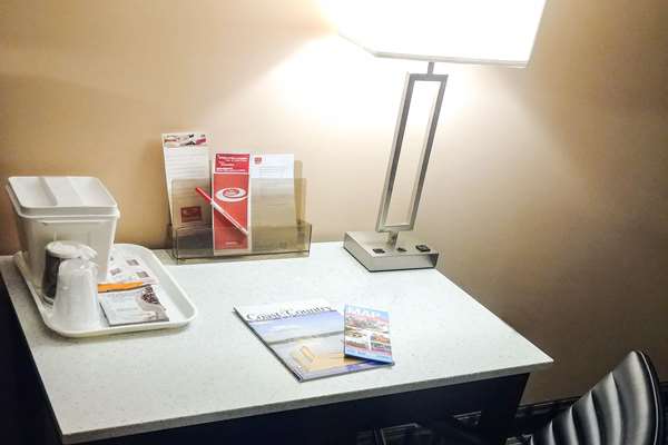  - Econo Lodge Milldale - I-84, Exit 28