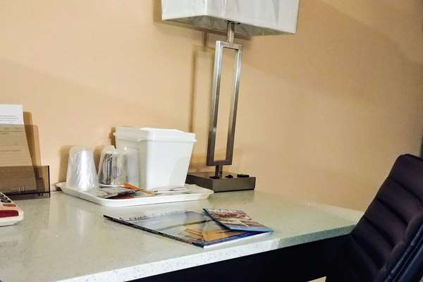  - Econo Lodge Milldale - I-84, Exit 28