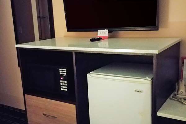  - Econo Lodge Milldale - I-84, Exit 28