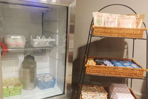 Amenities - Econo Lodge Milldale - I-84, Exit 28