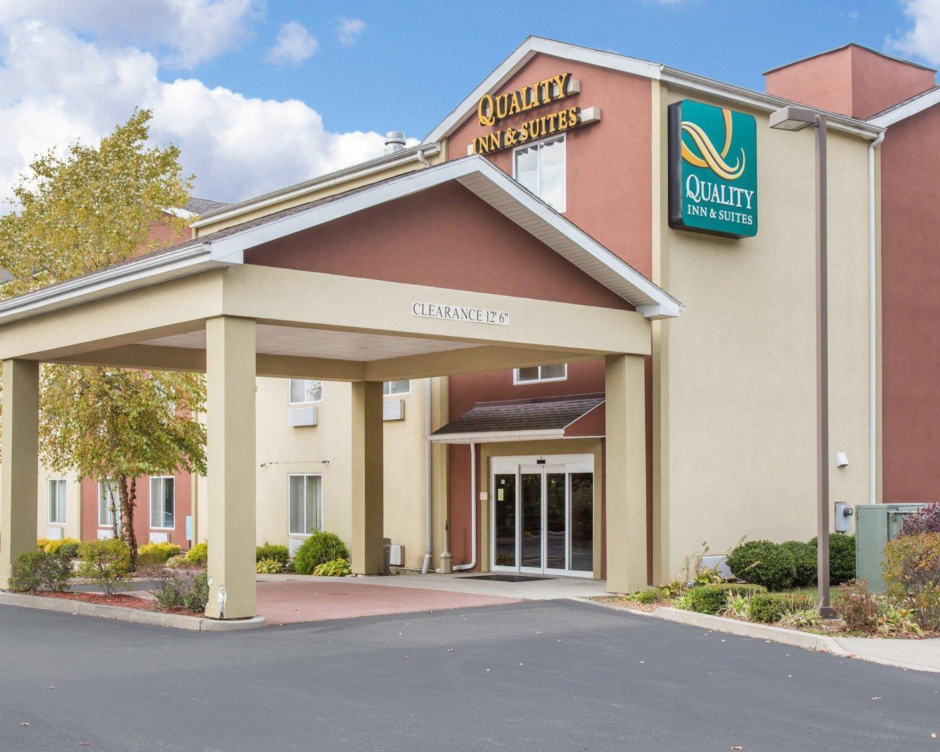 Hotel entrance | Quality Inn & Suites