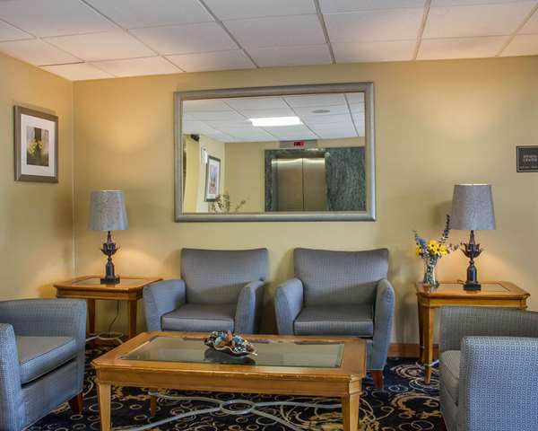  - Comfort Inn Wethersfield - I-91, Exit 24
