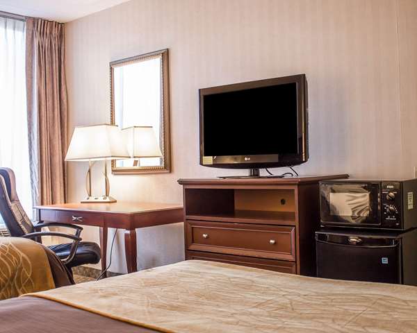  - Comfort Inn Wethersfield - I-91, Exit 24