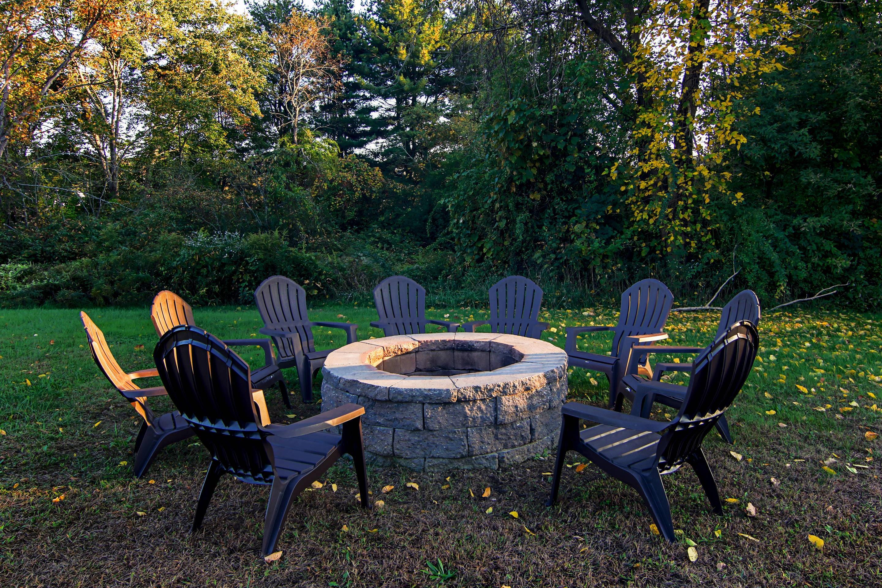 Outdoor firepit | Quality Inn Plainfield I-395