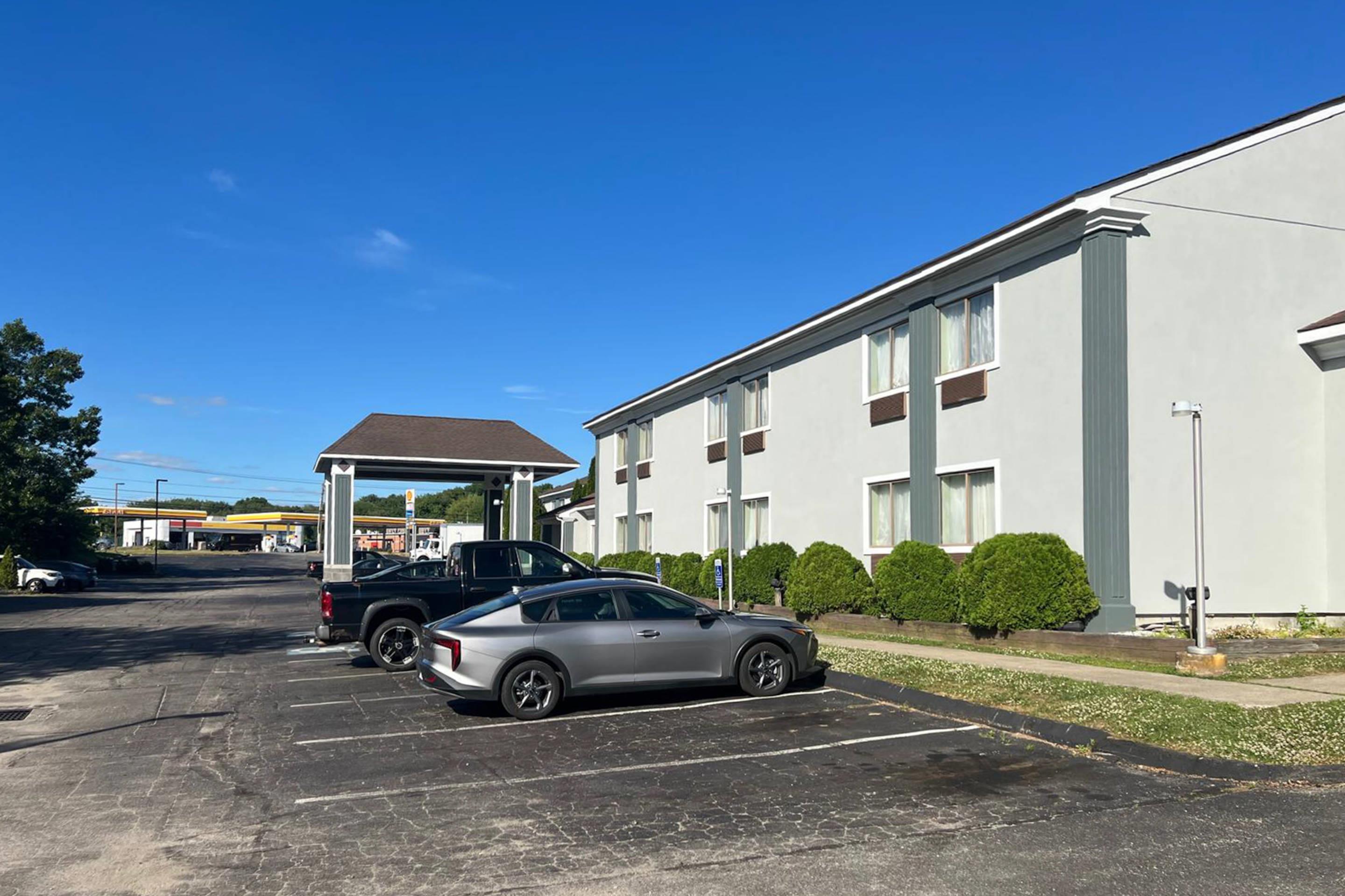 Parking area | Quality Inn Plainfield I-395