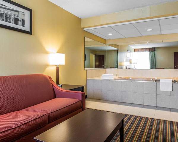 Suite - Comfort Inn & Suites East Hartford - I-84, Exit 58