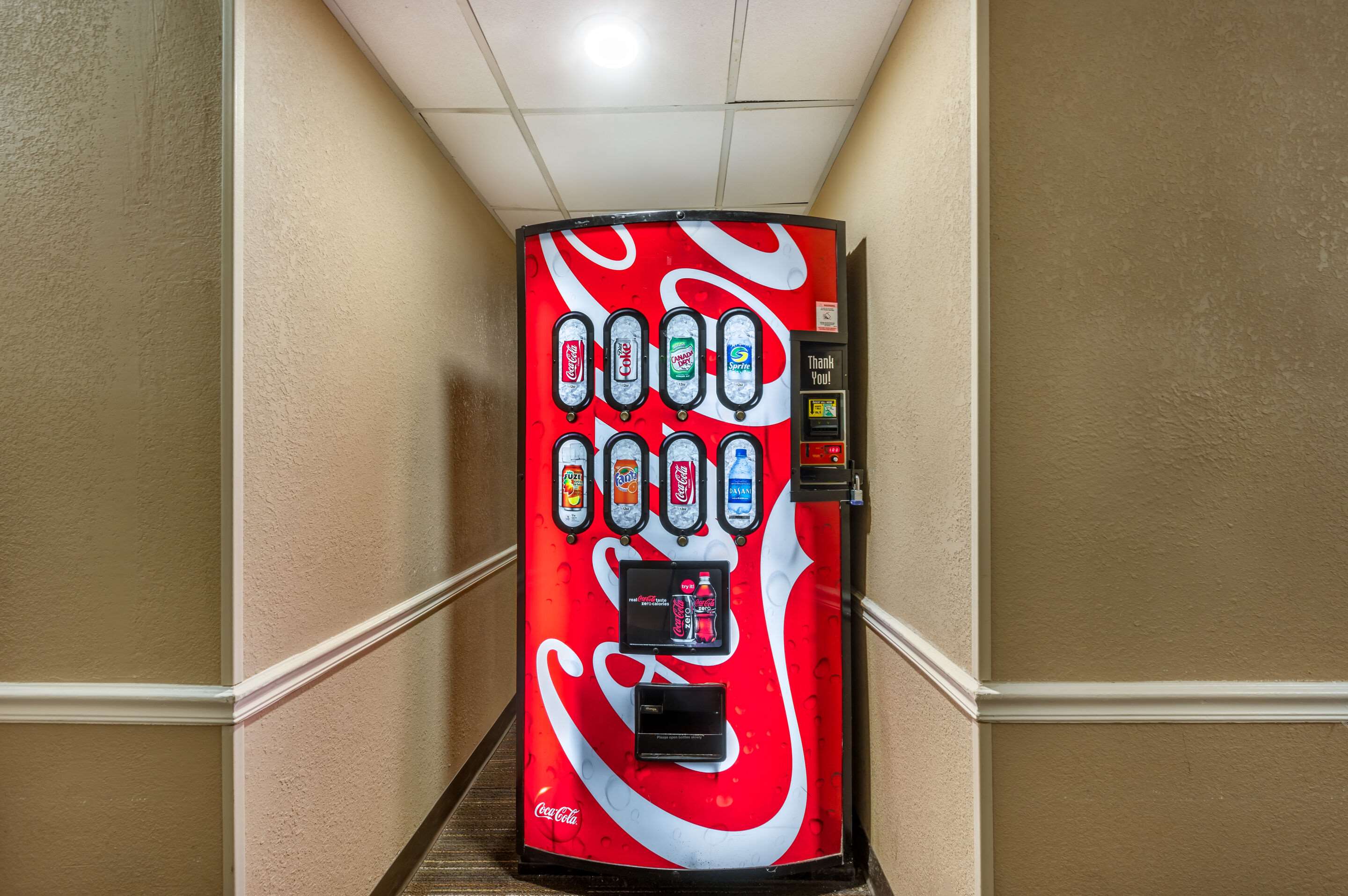 Hotel vending area | Comfort Inn & Suites East Hartford - Hartford