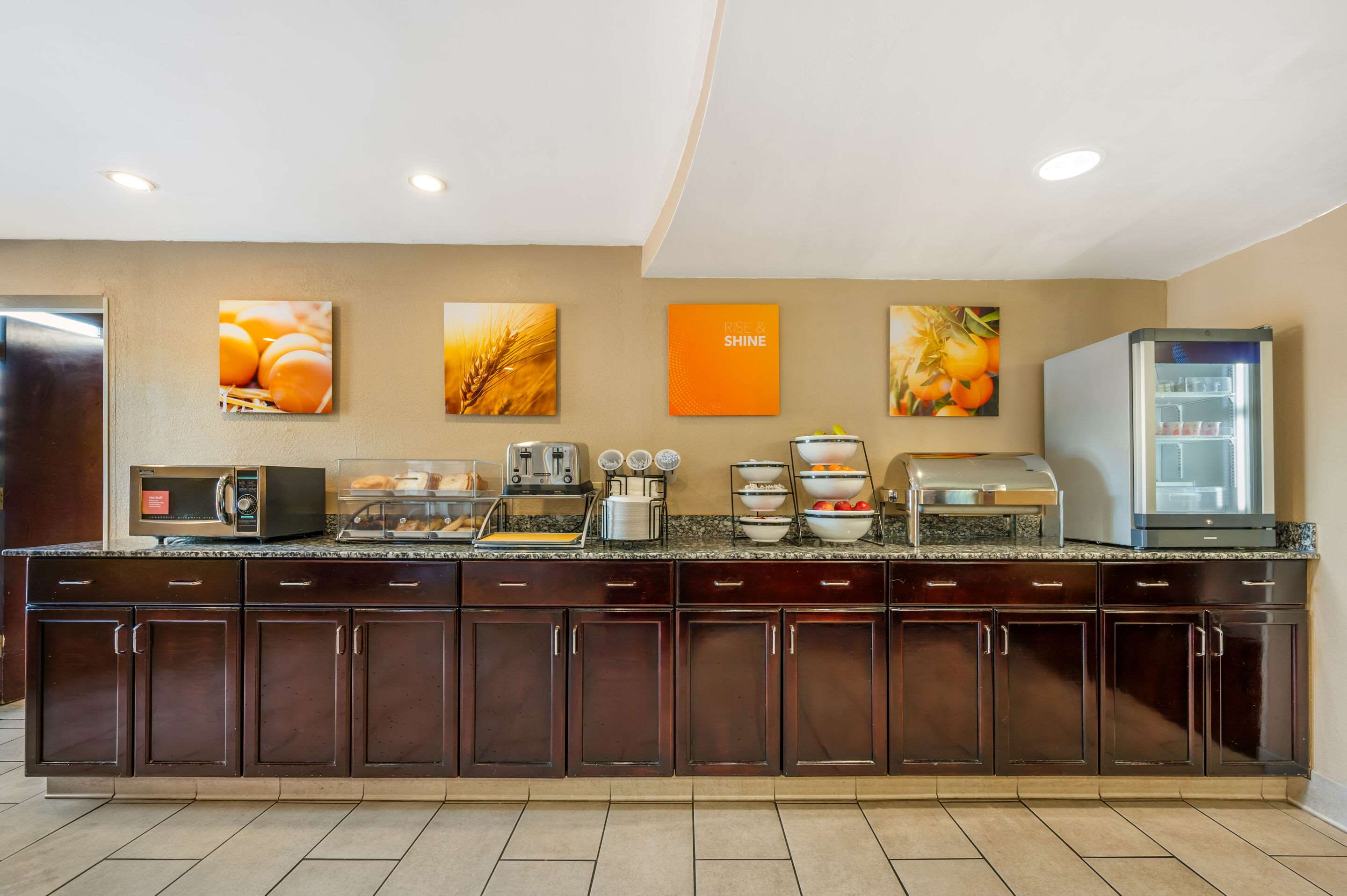 Breakfast counter | Comfort Inn & Suites East Hartford - Hartford