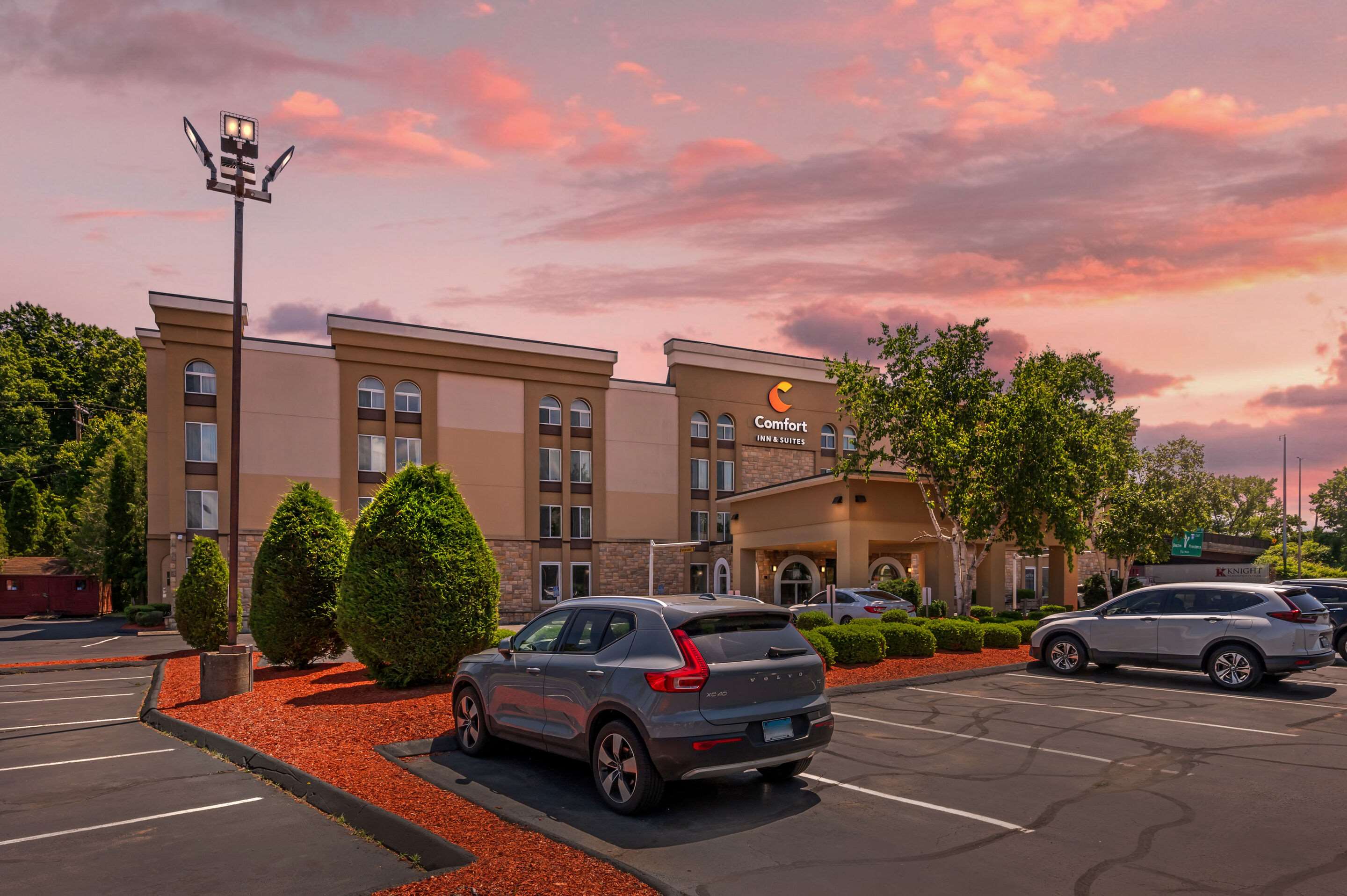 twilight | Comfort Inn & Suites East Hartford - Hartford