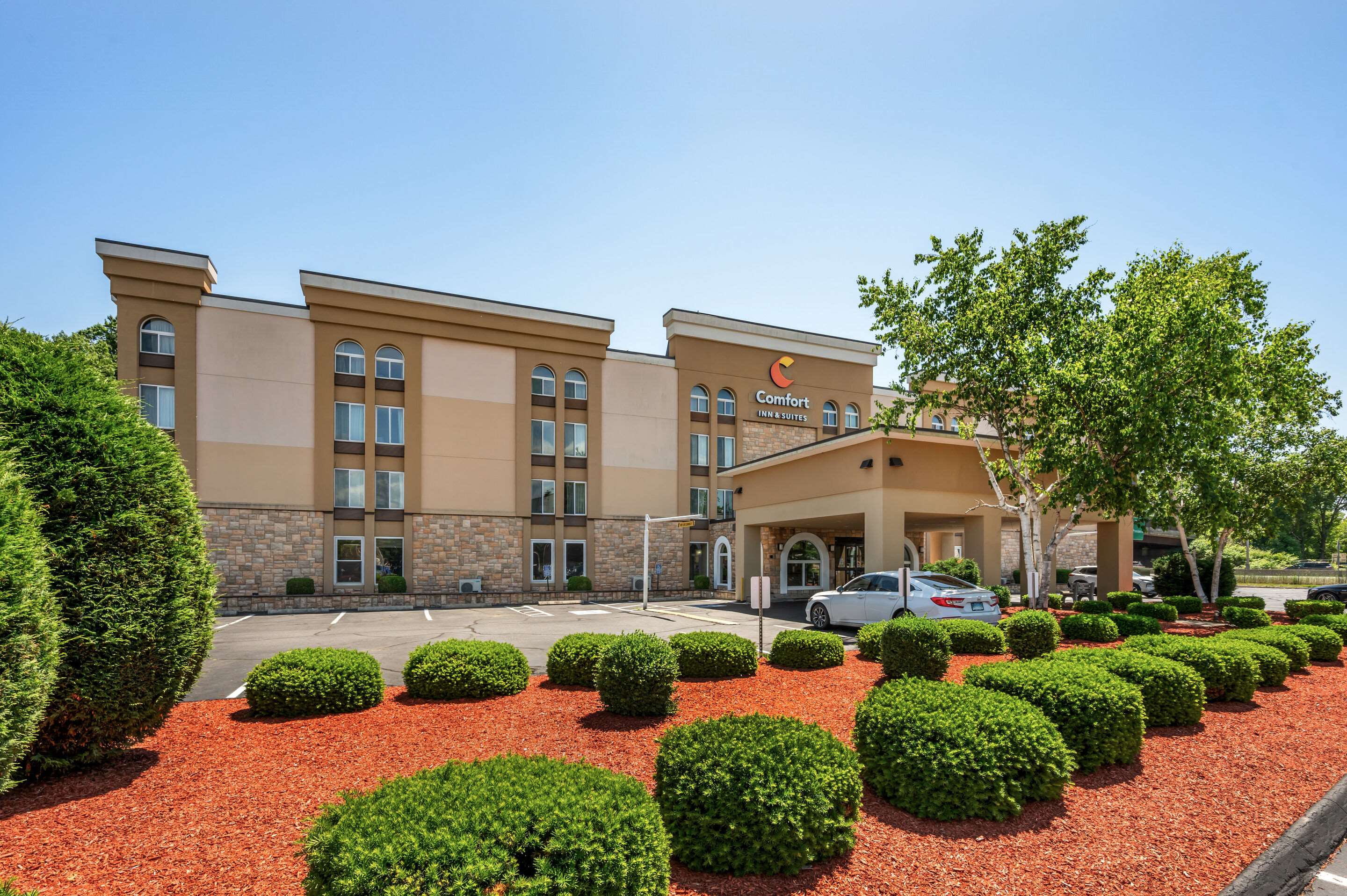 Hotel exterior | Comfort Inn & Suites East Hartford - Hartford