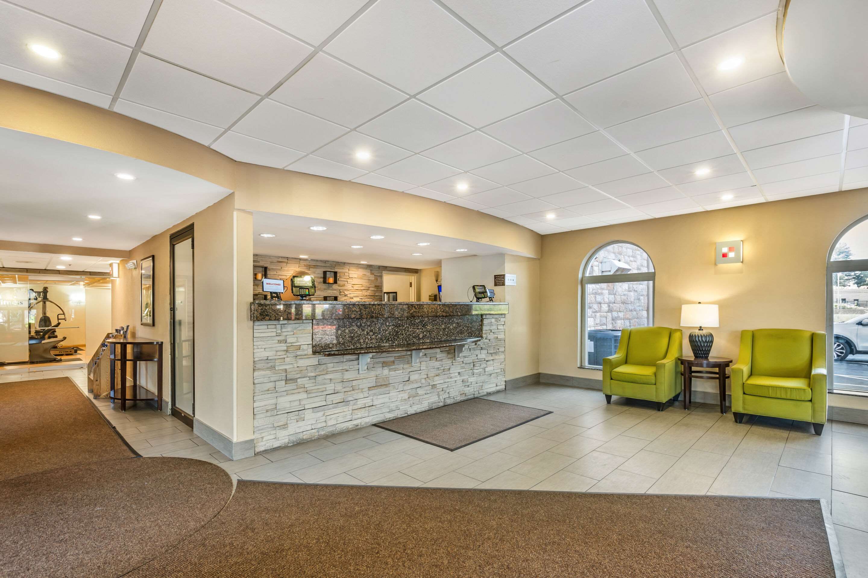 Hotel lobby | Comfort Inn & Suites East Hartford - Hartford