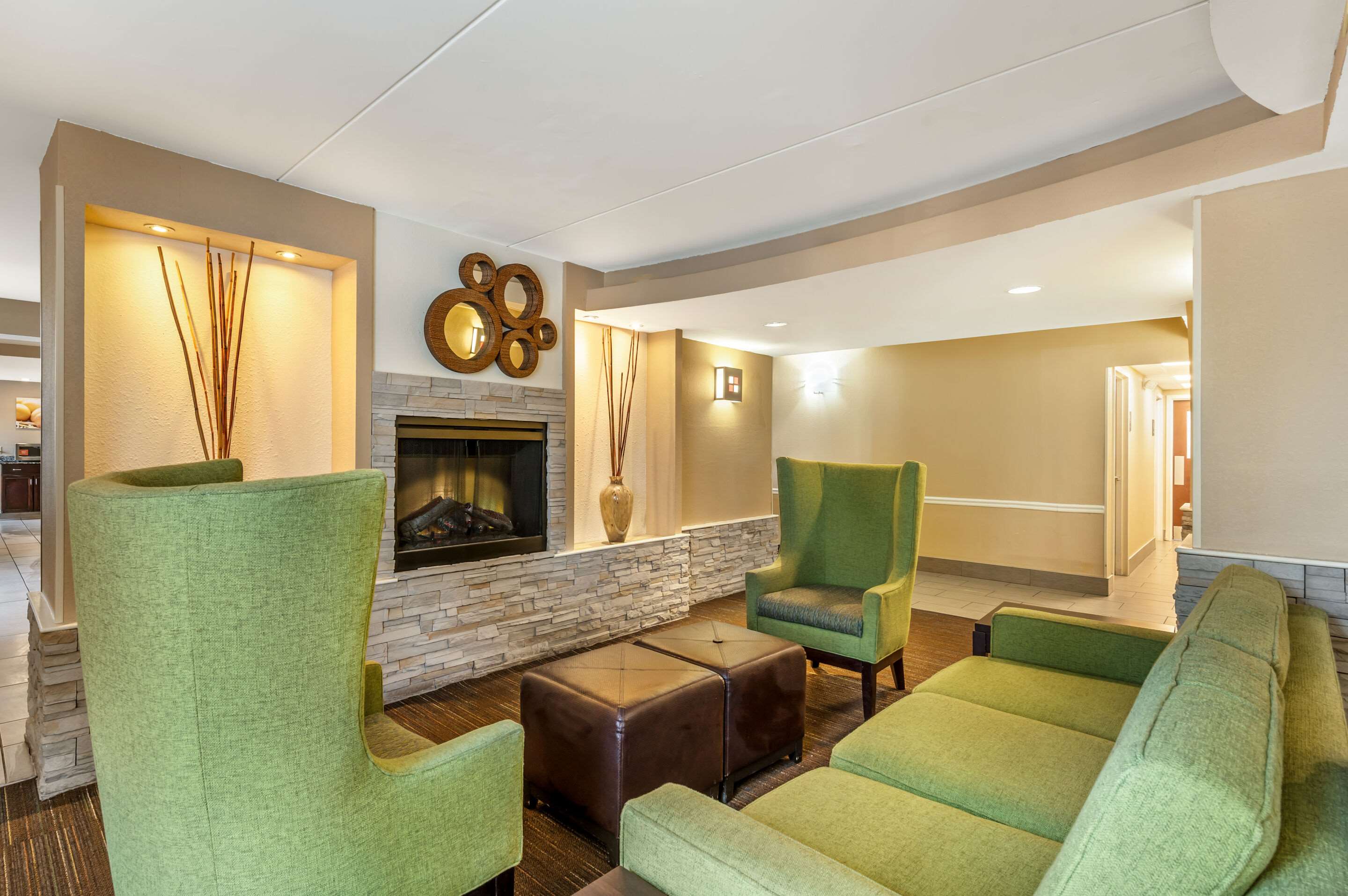 Lobby with sitting area | Comfort Inn & Suites East Hartford - Hartford