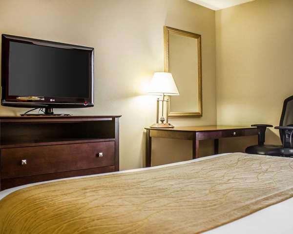  - Comfort Inn & Suites Dayville - I-395, Exit 43