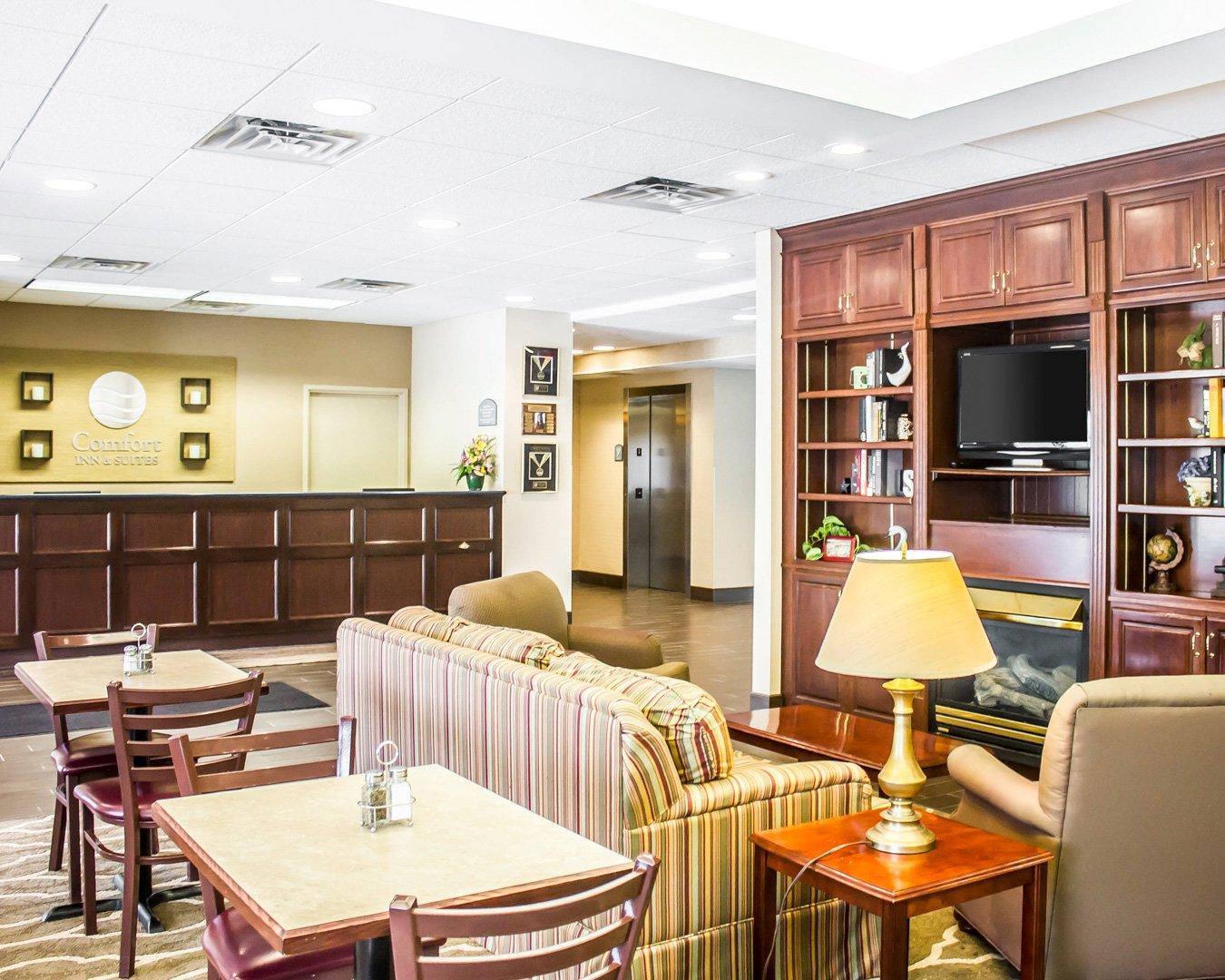 Front desk | Comfort Inn & Suites Dayville - Killingly Industrial Park