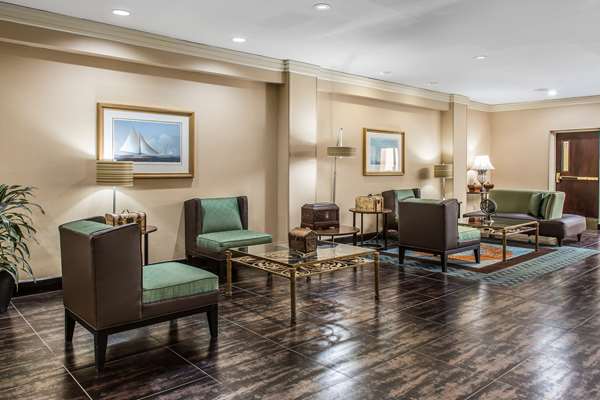  - Clarion Inn New London - I-95, Exits 82A & 83