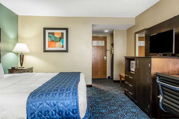  - Clarion Inn New London - I-95, Exits 82A & 83